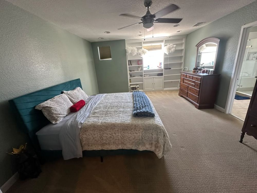 Bedroom after cleaning by Amanda’s Elite Services